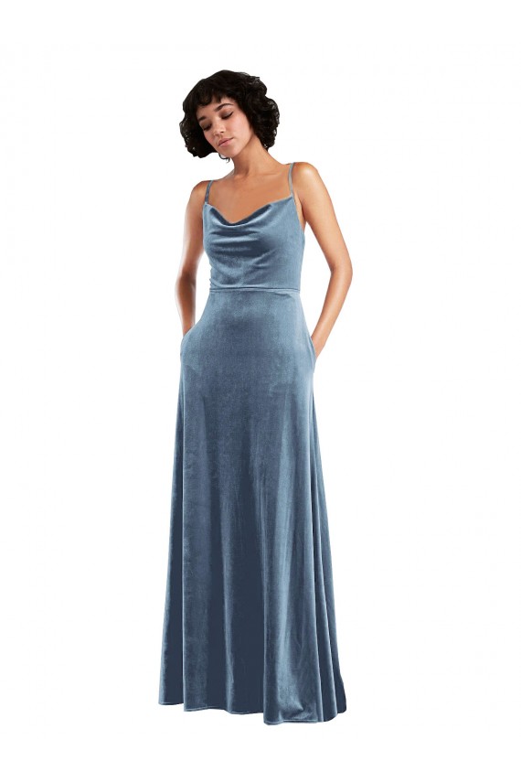 Comprar Bainha Decote Capuz Veludo Elástico Comprimento Chão Azul Empoeirado Longo Vestidos de Madrinha / Vestidos de Festa