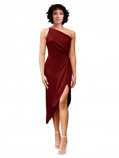 Comprar Bainha Um Ombro Cetim Elástico Comprimento Midi Borgonha Vestidos de Madrinha / Vestidos de Noite / Vestidos de Festa / Vestidos de Cocktail / Vestidos de Homecoming