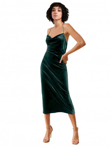 Comprar Bainha Decote Capuz Veludo Elástico Comprimento Midi Verde Escuro Vestidos de Madrinha / Vestidos de Noite / Vestidos de Festa / Vestidos de Cocktail / Vestidos de Homecoming